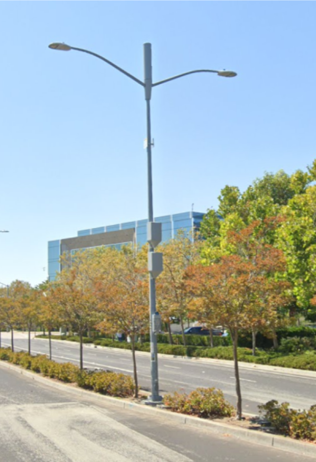 Photo of an existing small cell facility on top of a median double arm streetlight